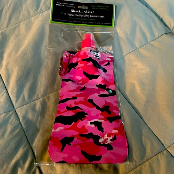 Shark skinzz reusable folding drink ware - Picture 1 of 4